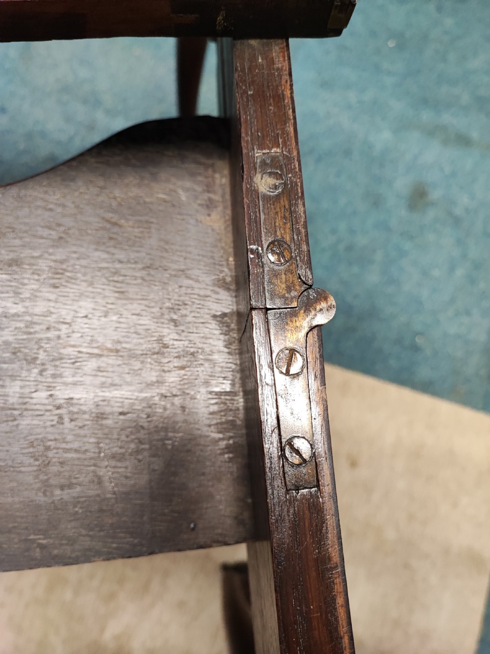 A fine George ll red walnut concertina tea table  View IX
