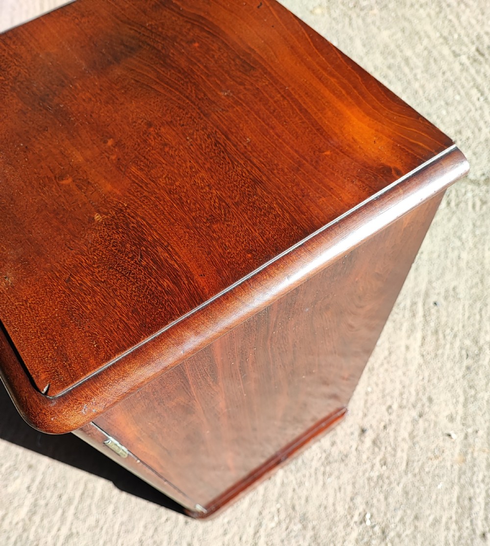 Quality Victorian mahogany bedside cabinet. View II