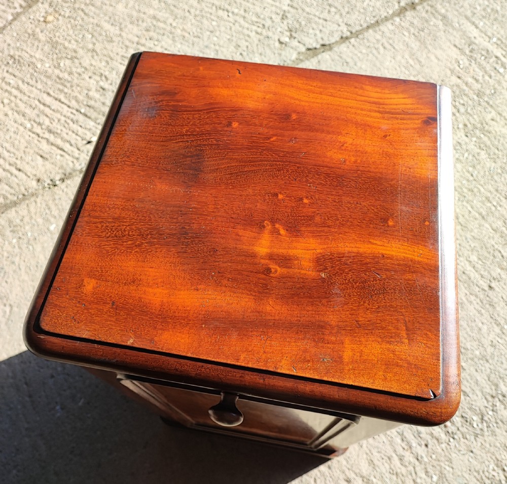 Quality Victorian mahogany bedside cabinet. View VII