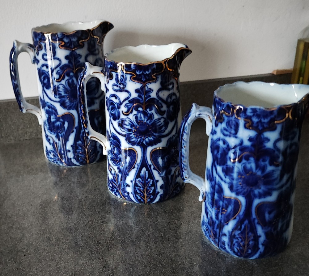 Good set of 3 Victorian Staffordshire flo Blue jugs.