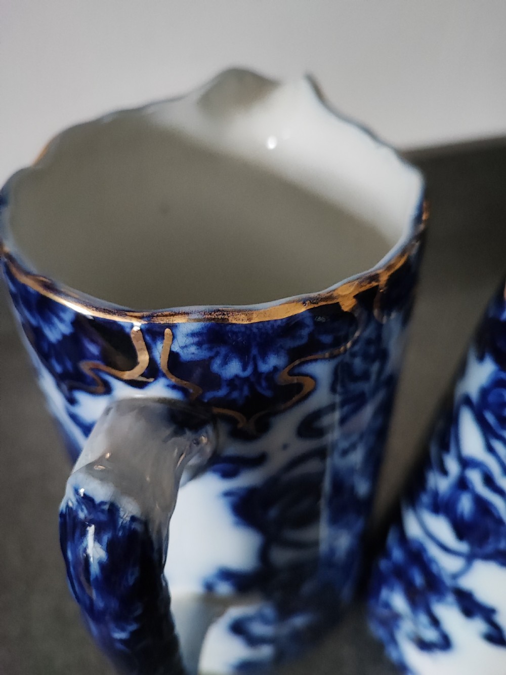 Good set of 3 Victorian Staffordshire flo Blue jugs. View XI