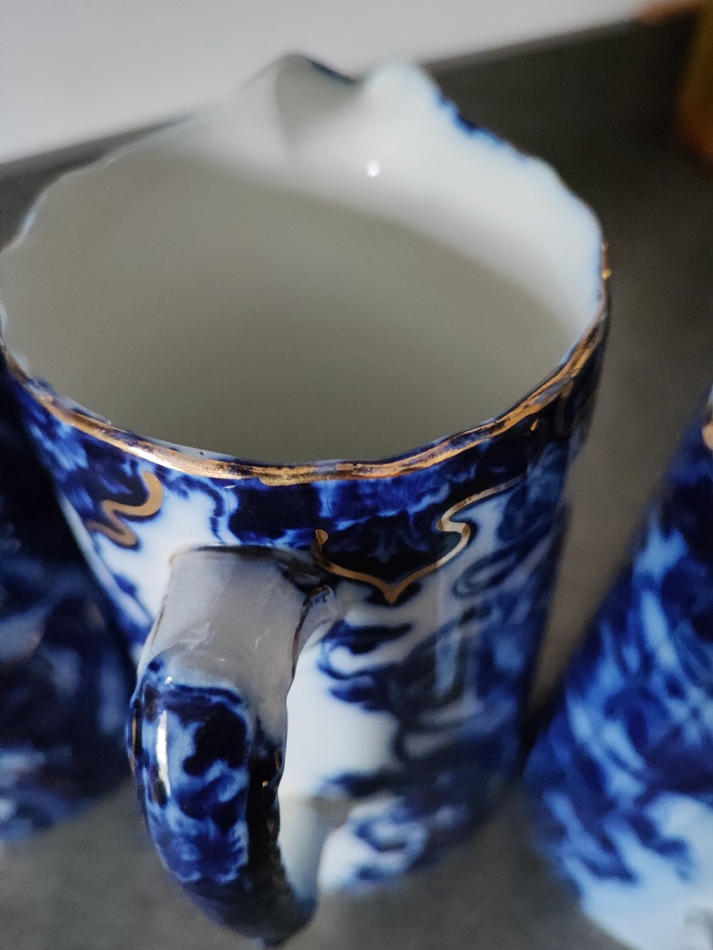Good set of 3 Victorian Staffordshire flo Blue jugs. View XII