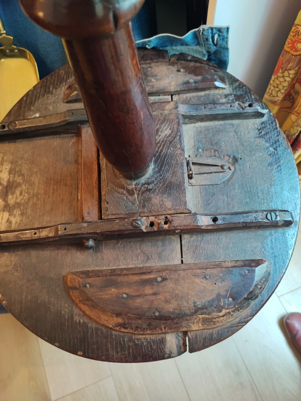 Early 18c small oak tripod table. View II