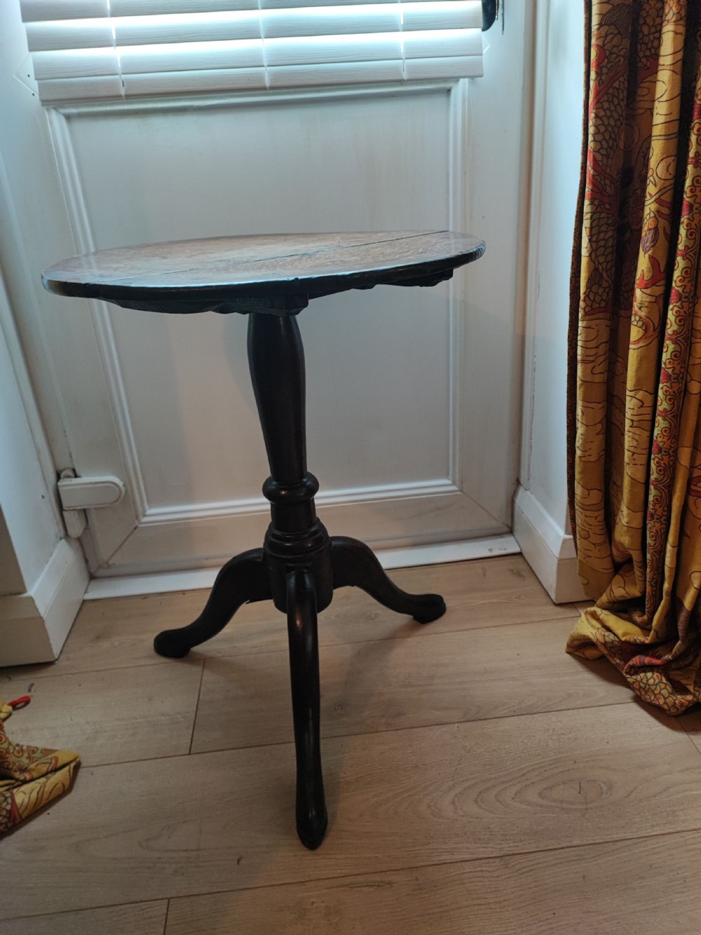 Early 18c small oak tripod table. View VIII