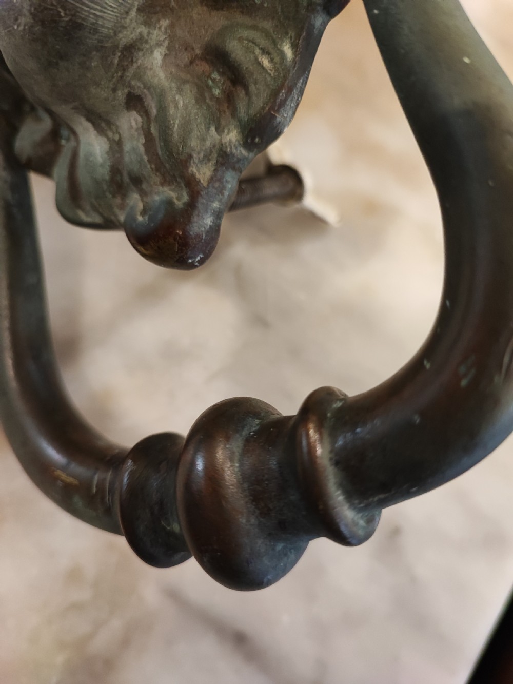 A Regency bronze lion head door knocker. In original condition. View VIII
