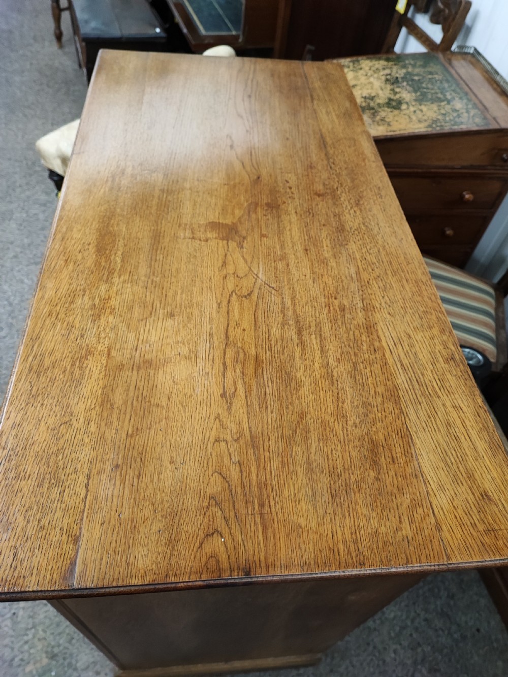 Antique light oak chest of drawers. View II