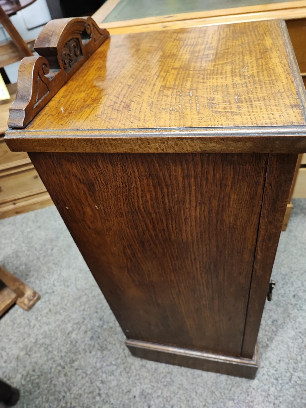 A fine burr Oak bedside cabinet. View IV