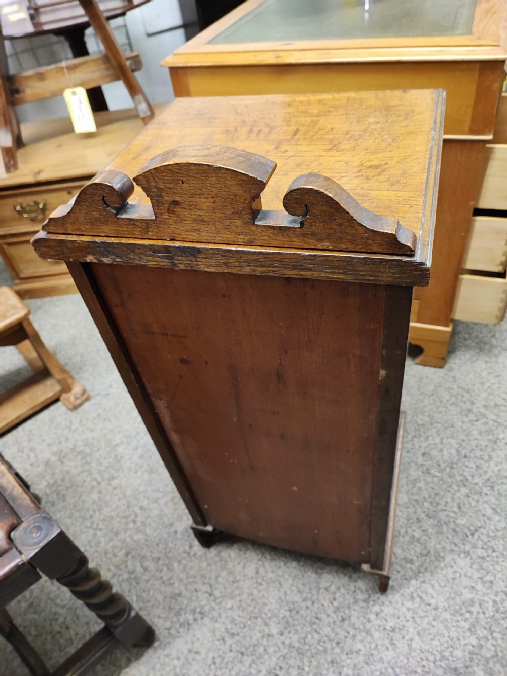 A fine burr Oak bedside cabinet. View V