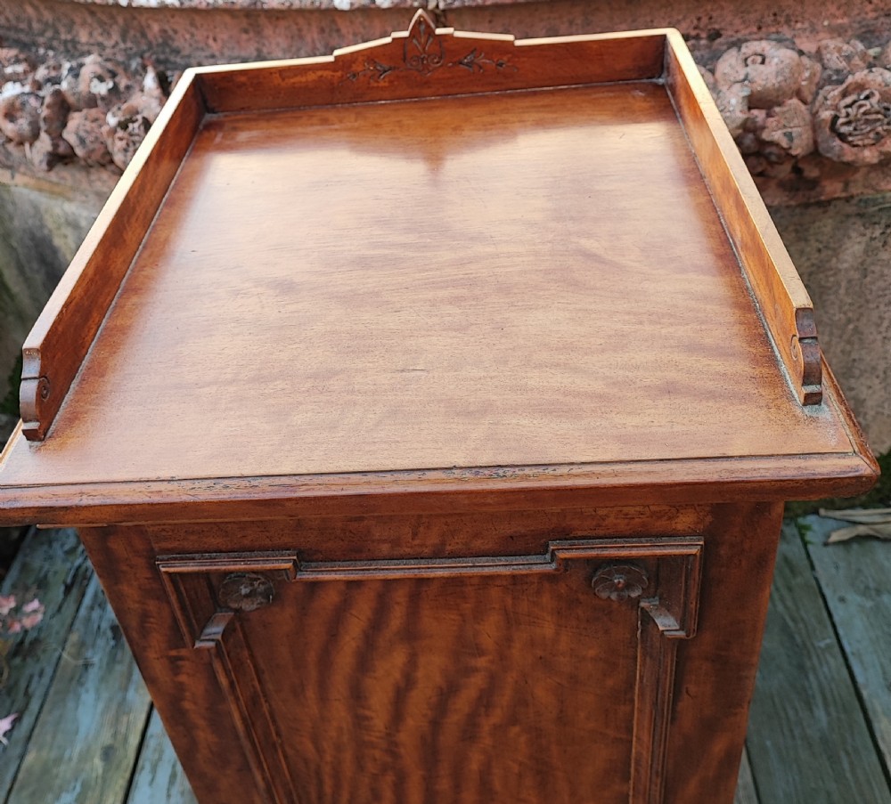 A quality Victorian Scottish satinwood bedside cabinet. View VI