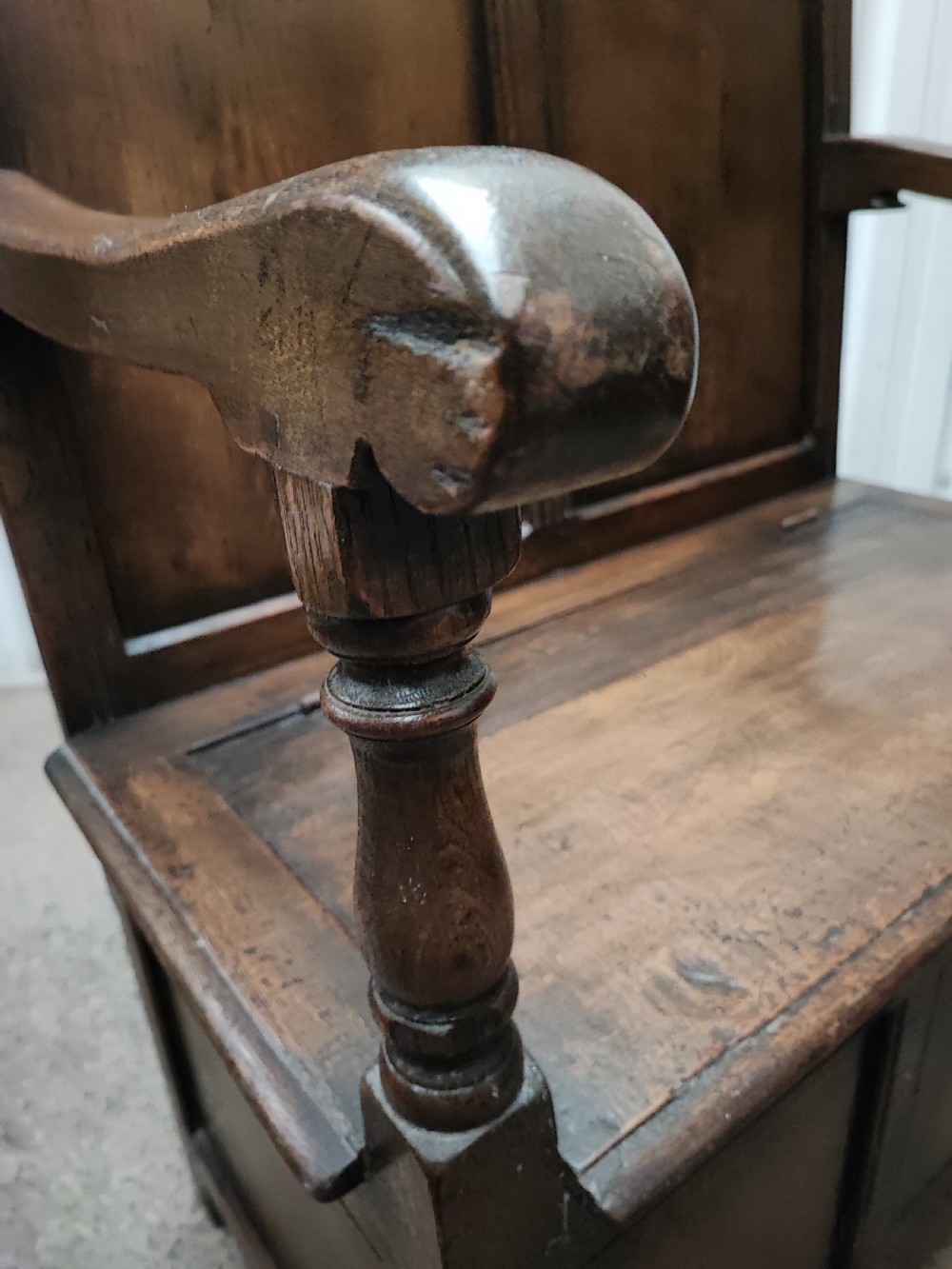 Antique high back oak settle. View II