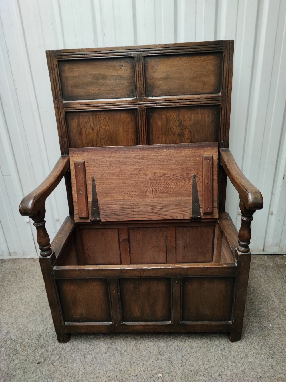 Antique high back oak settle. View IV