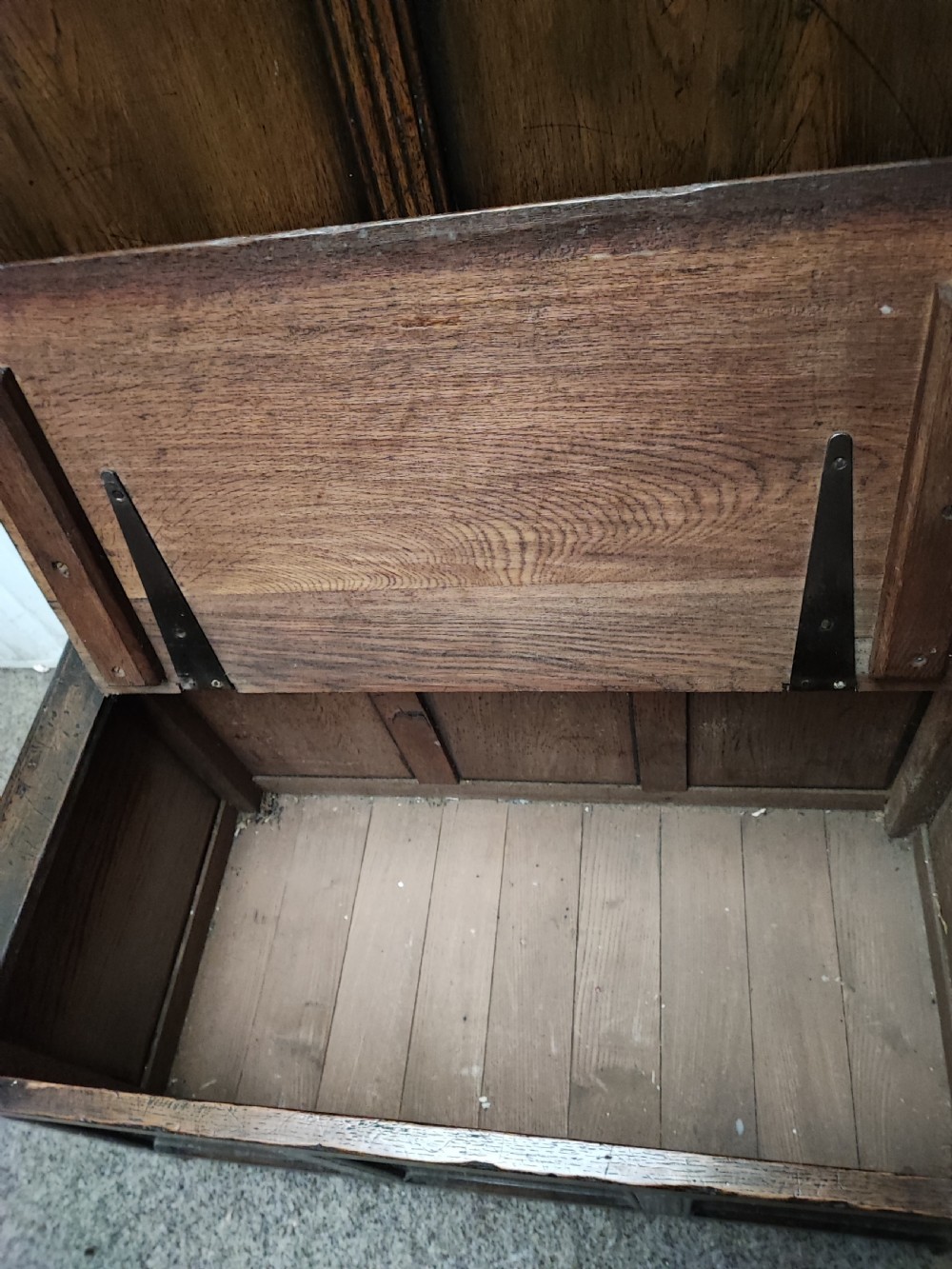 Antique high back oak settle. View V