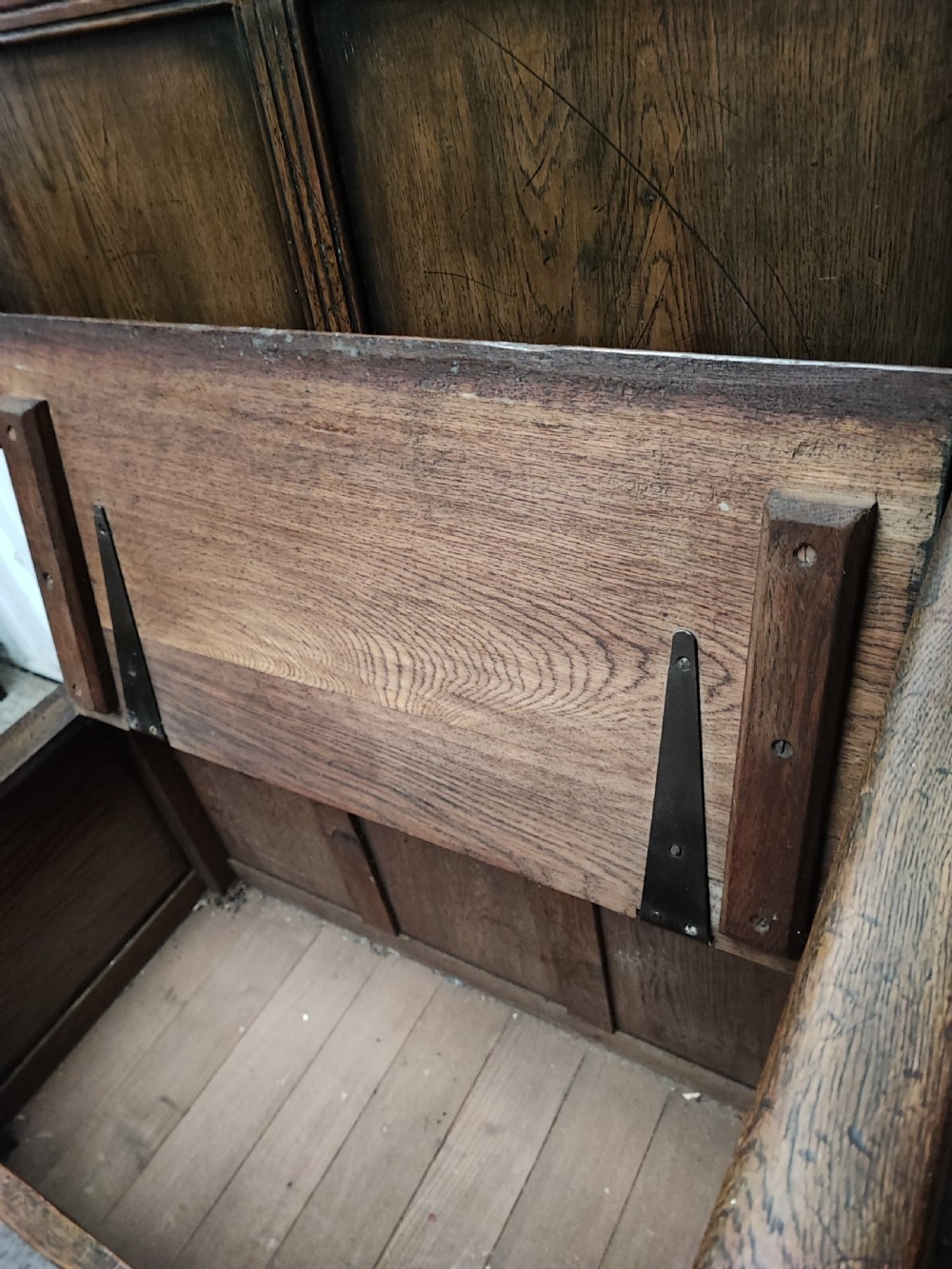 Antique high back oak settle. View VII