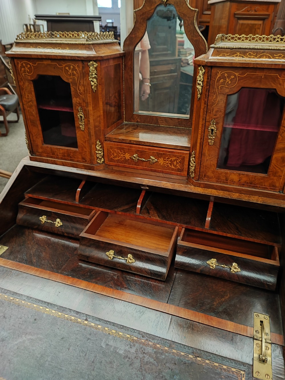 Superb Victorian ladies burr walnut desk. View VI