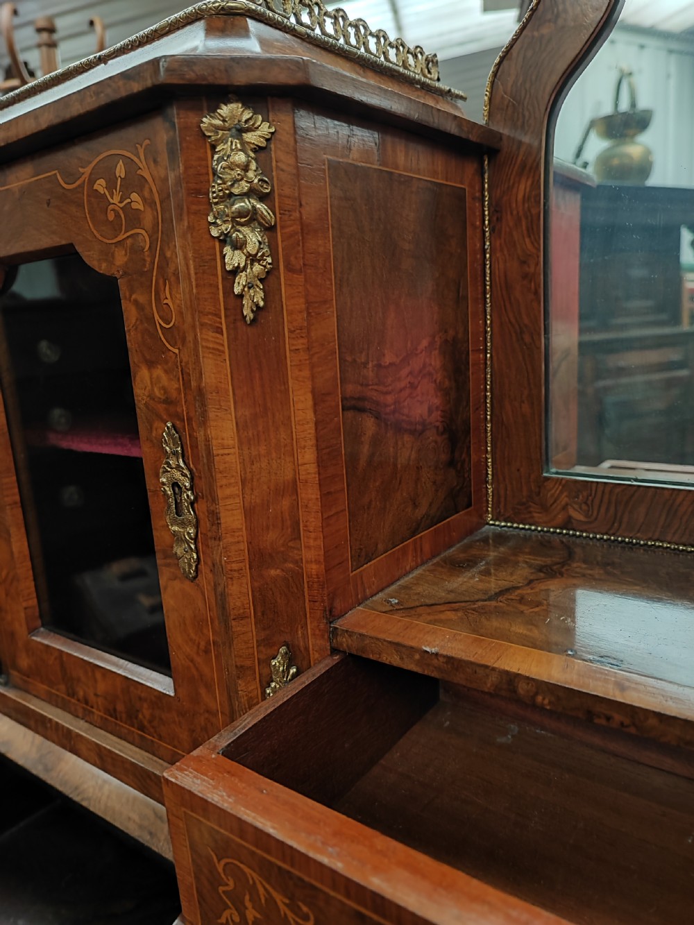 Superb Victorian ladies burr walnut desk. View VII