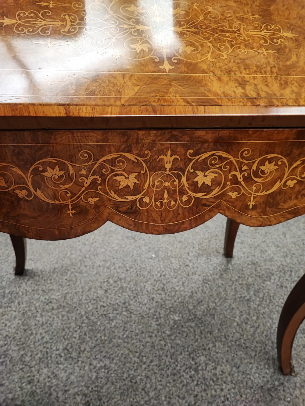 Superb Victorian ladies burr walnut desk. View XI