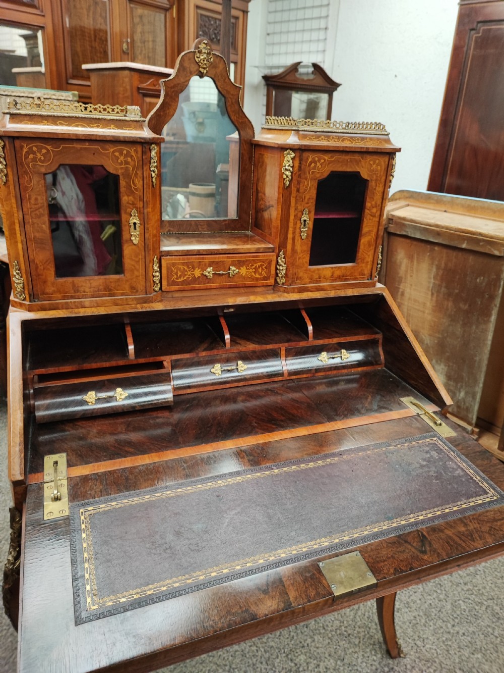 Superb Victorian ladies burr walnut desk. View XIII
