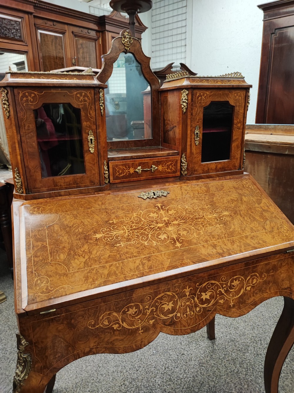 Superb Victorian ladies burr walnut desk. View XXIII