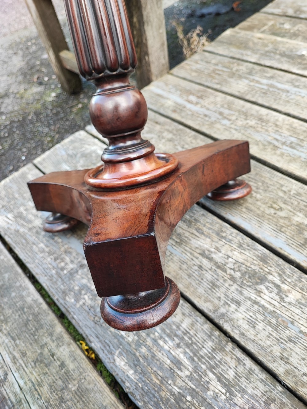 A quality William IV mahogany lamp or wine table. View VII