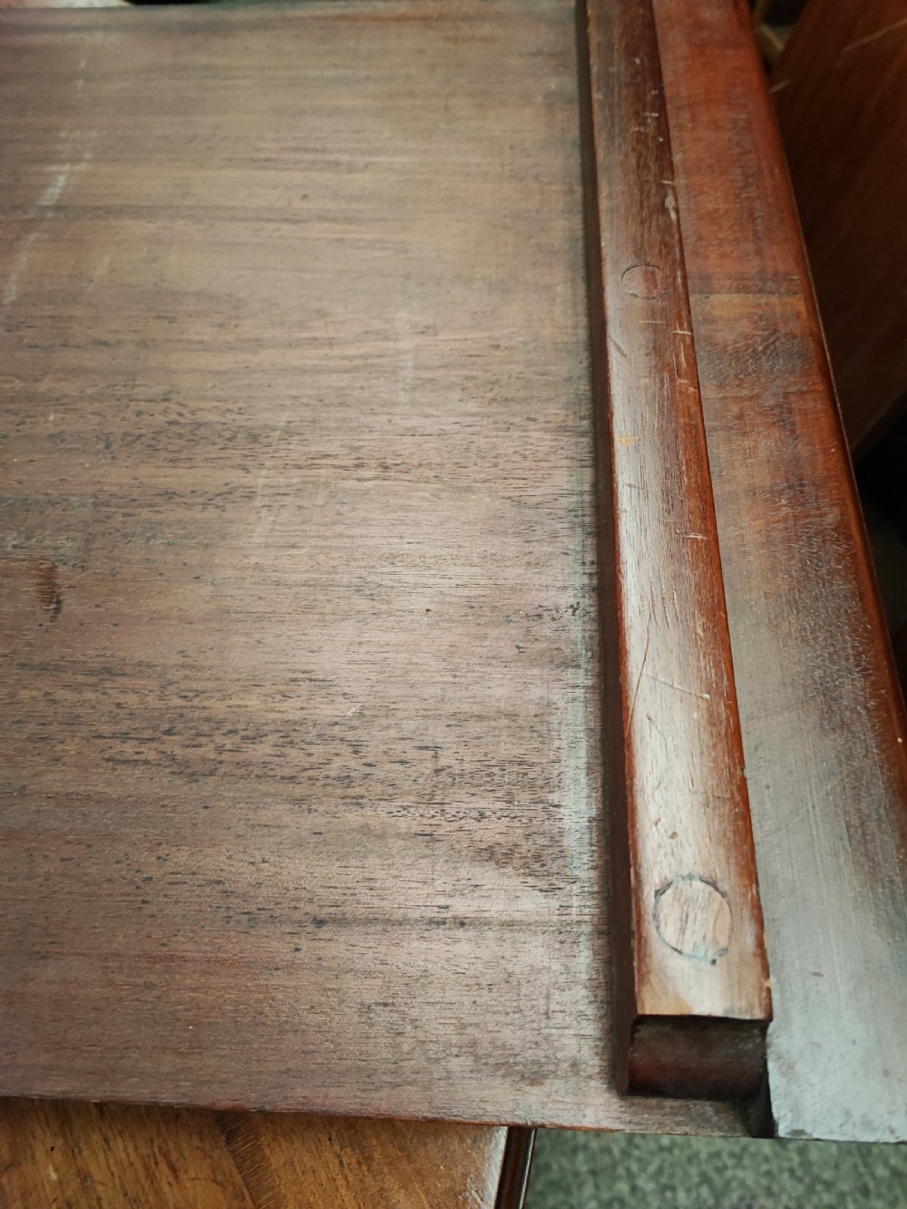 Victorian mahogany extendable dining table. View XI