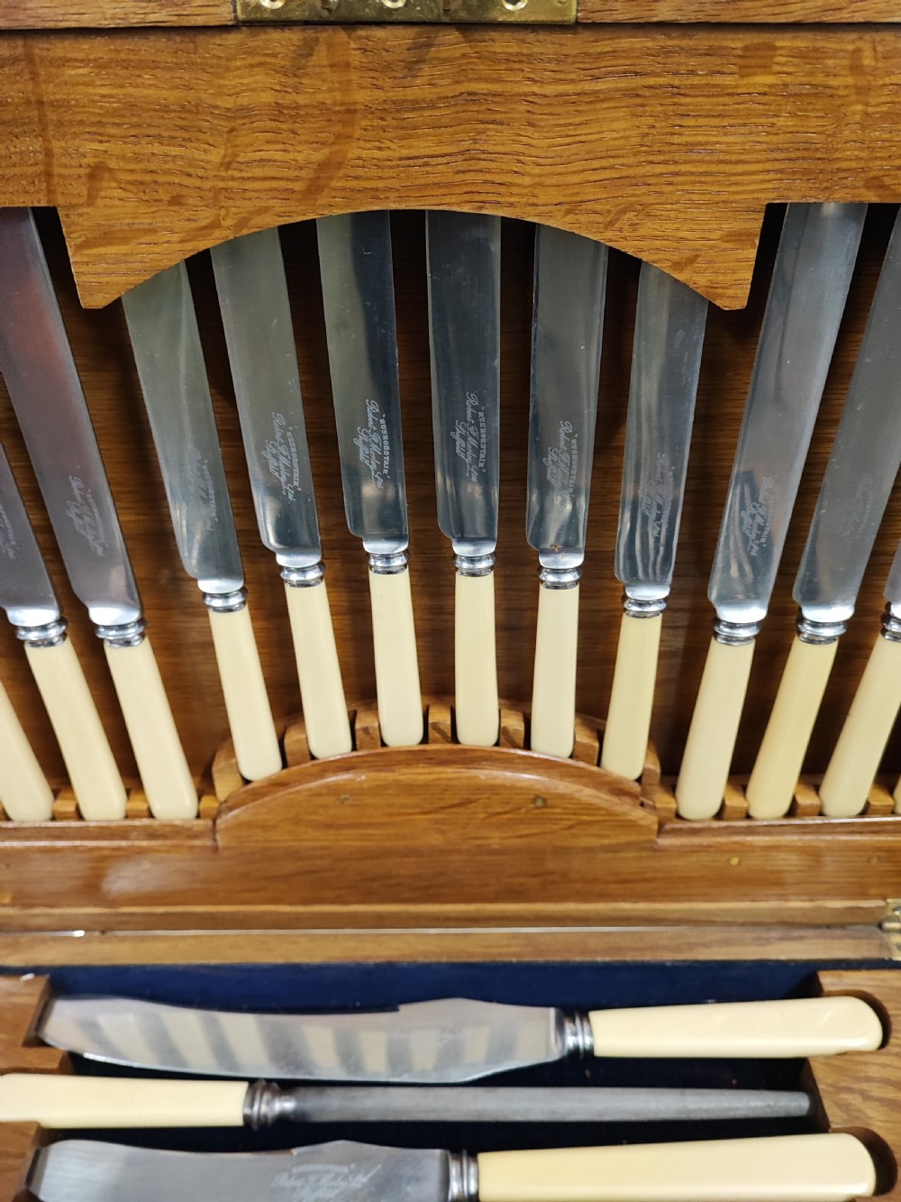 Antique canteen of cutlery for 6 place settings. View VI