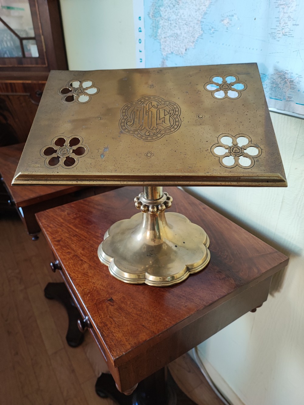 Fabulous quality 19c brass table lecturn or reading stand in the Gothic taste.