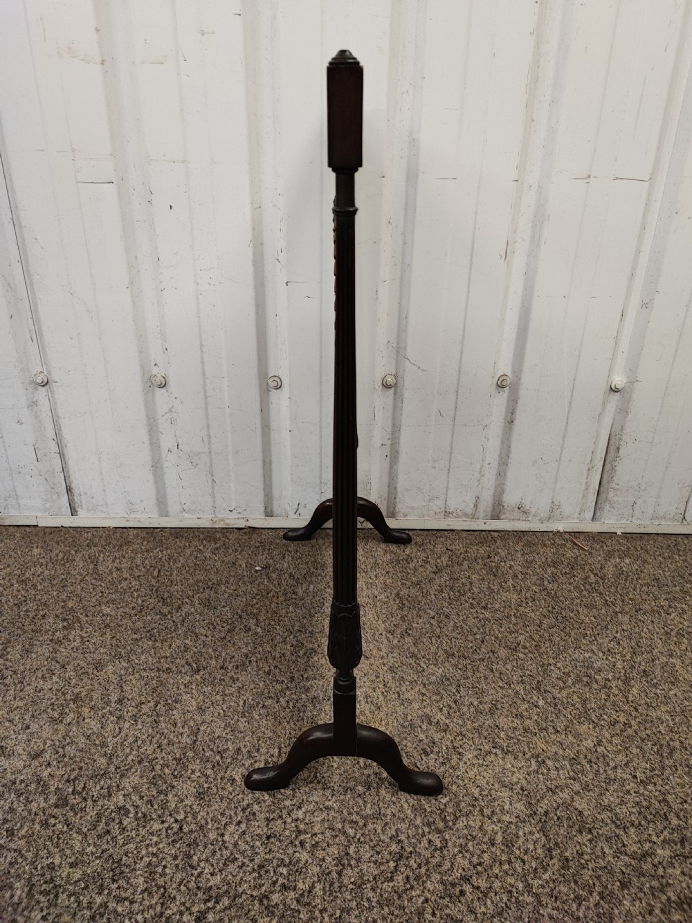 A quality Georgian style mahogany fire screen. View II