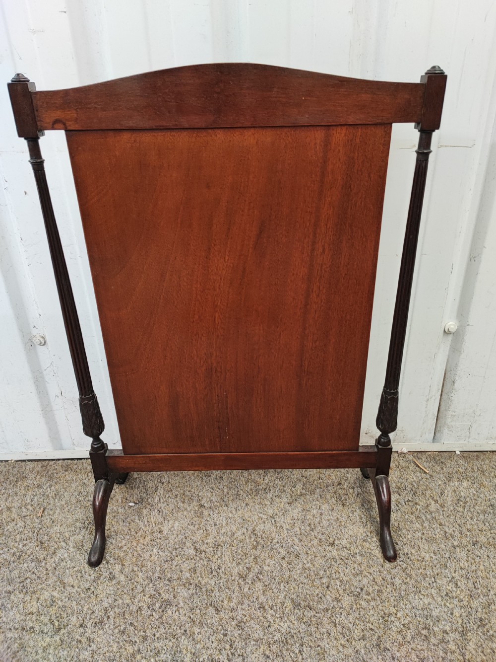 A quality Georgian style mahogany fire screen. View III