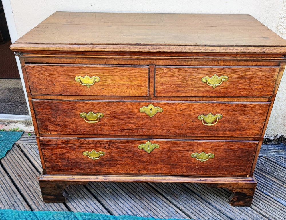 Georgian oak chest of drawers. View III