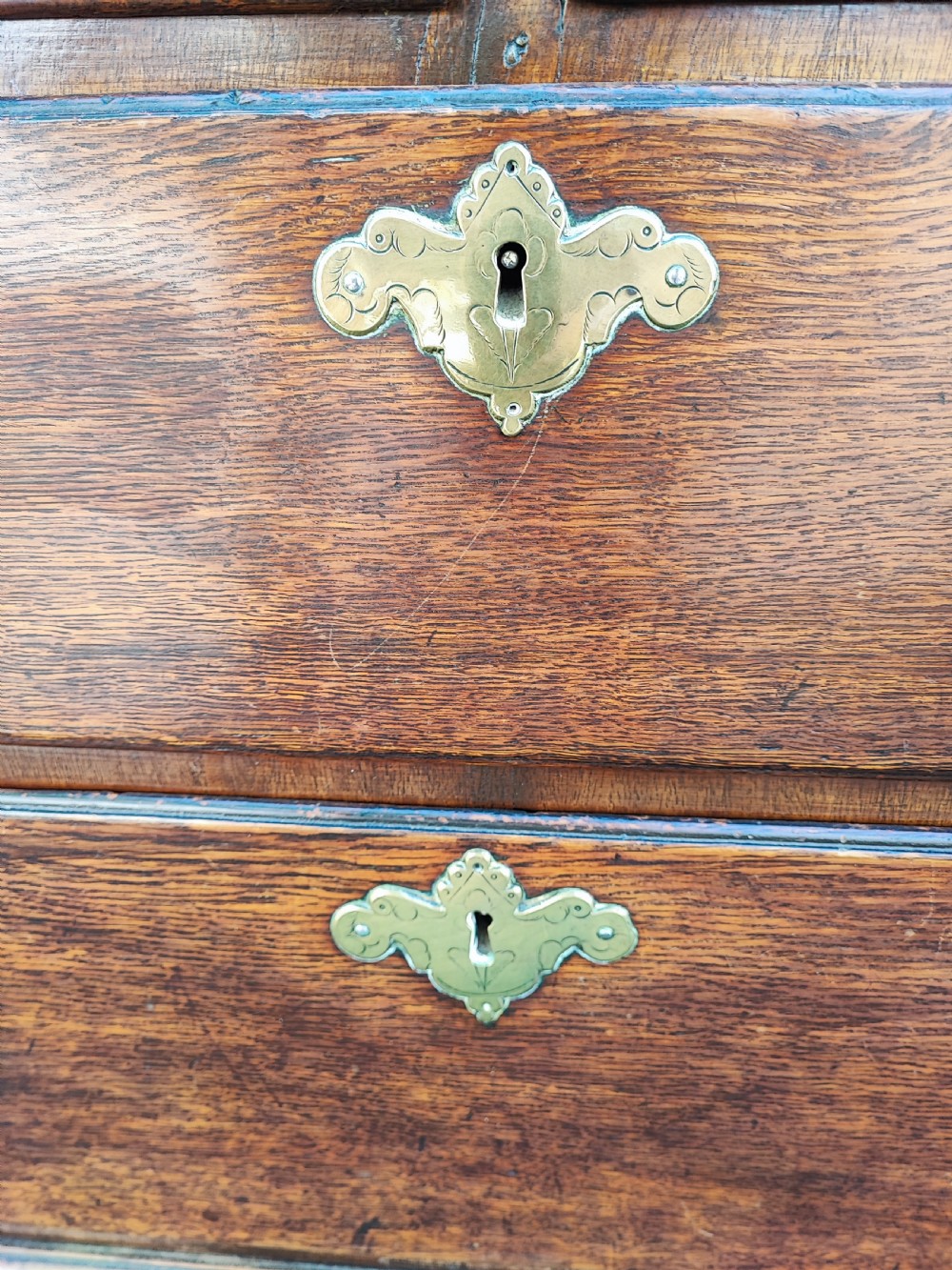 Georgian oak chest of drawers. View V