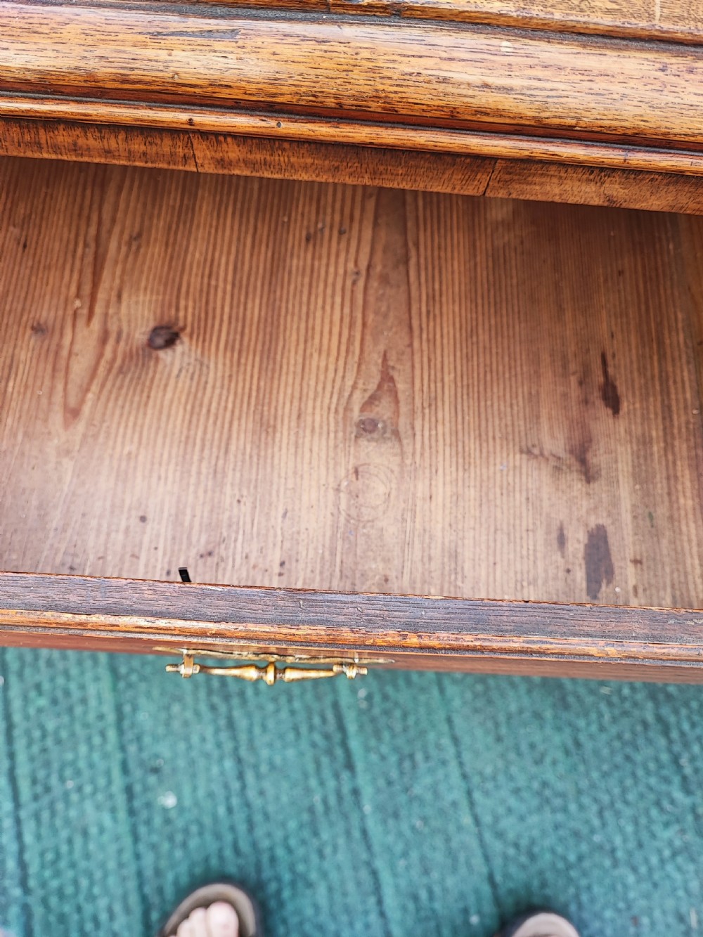 Georgian oak chest of drawers. View VI