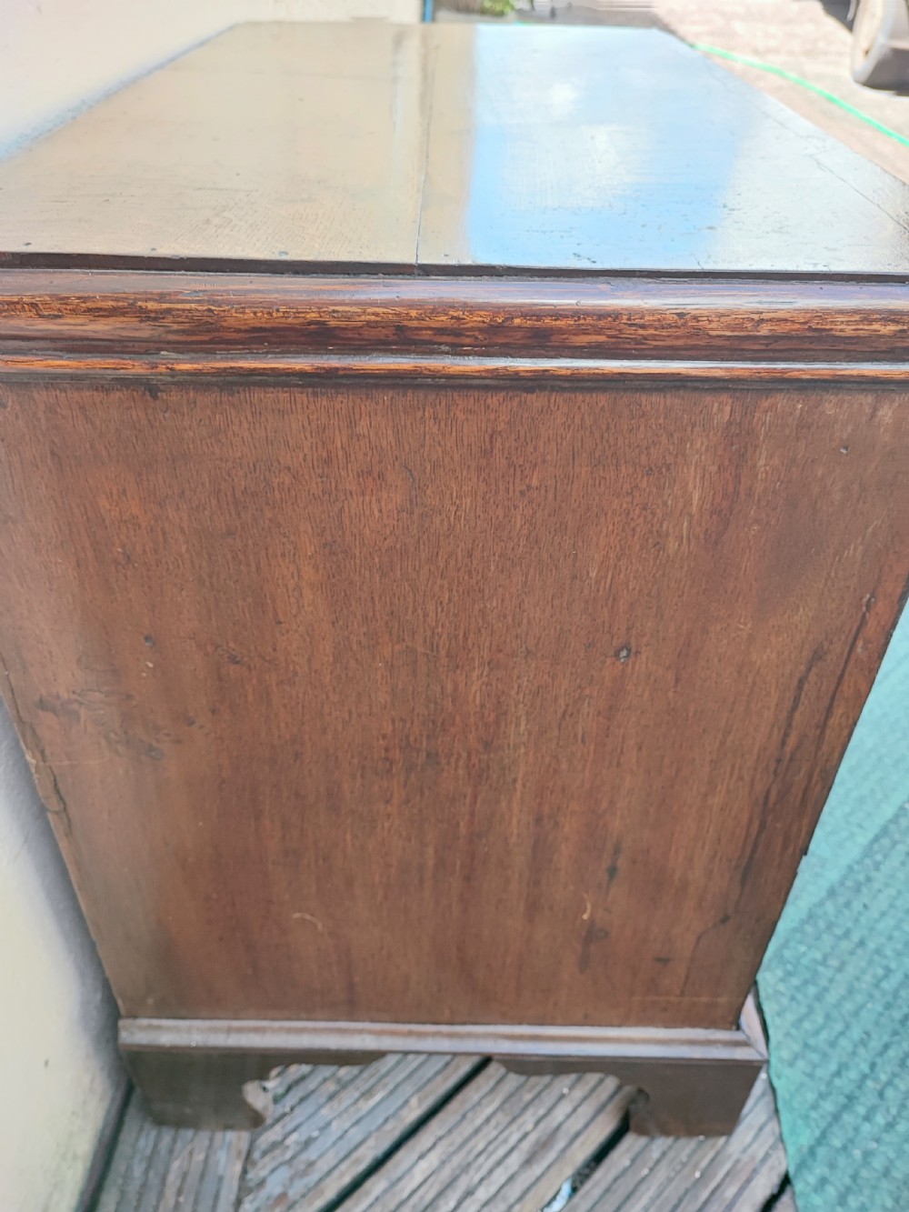 Georgian oak chest of drawers. View VII