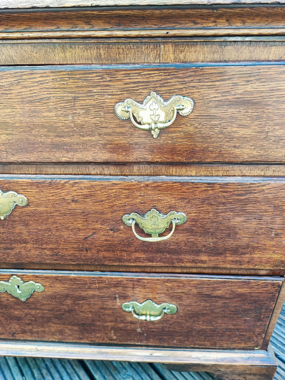 Georgian oak chest of drawers. View IX