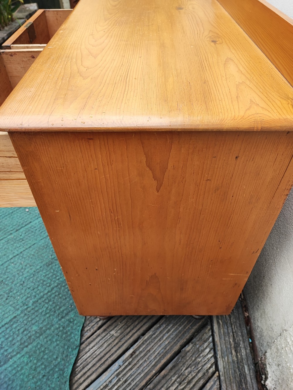 Outstanding 19c striped pine chest of drawers. View II