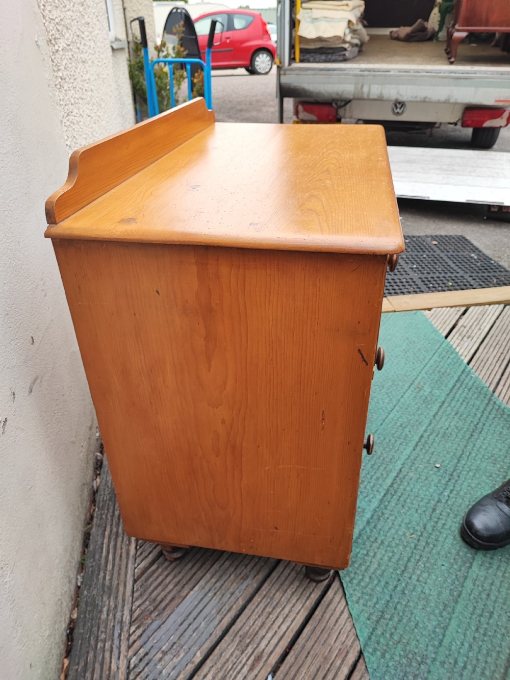 Outstanding 19c striped pine chest of drawers. View IV
