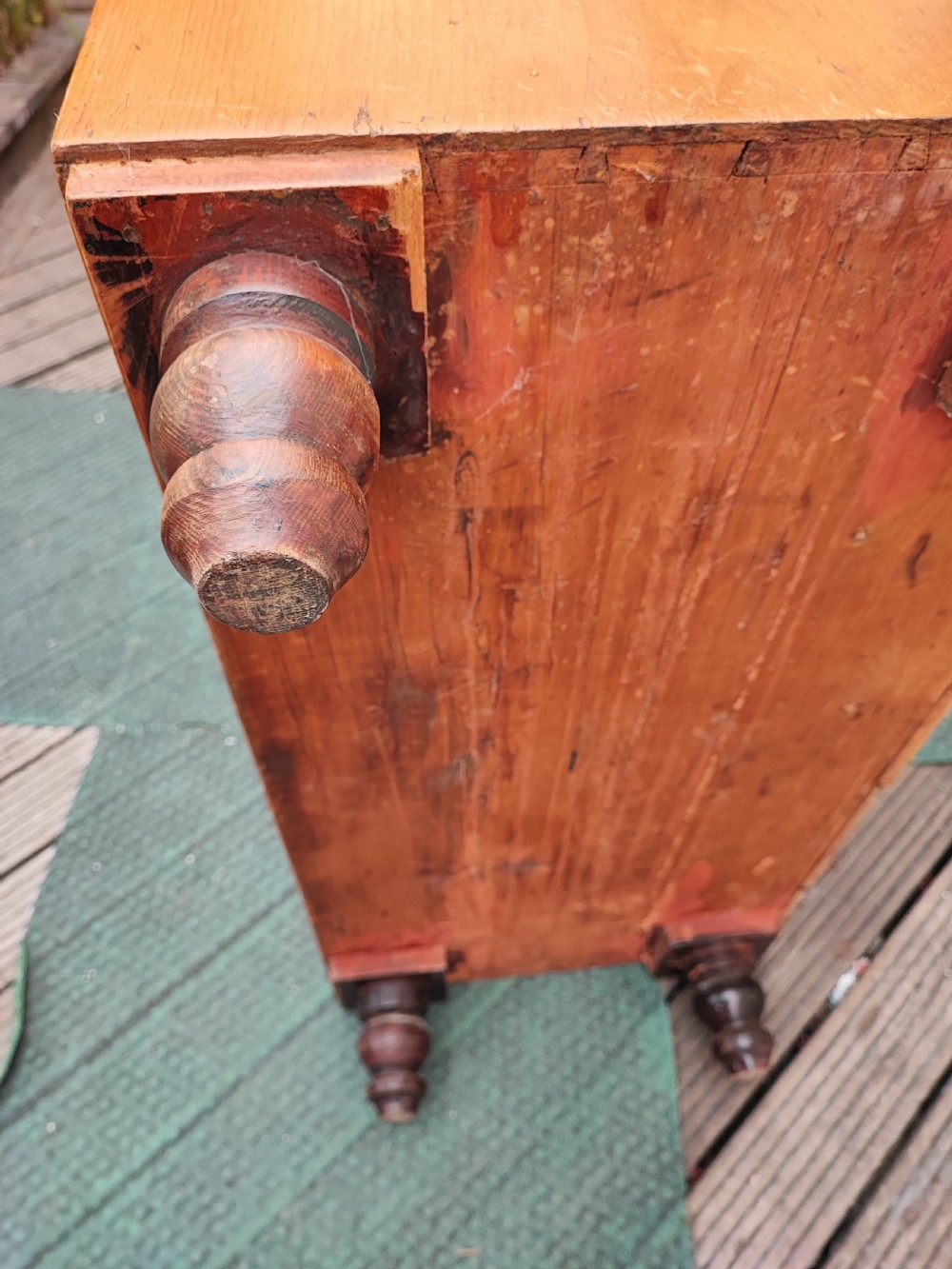 Outstanding 19c striped pine chest of drawers. View V