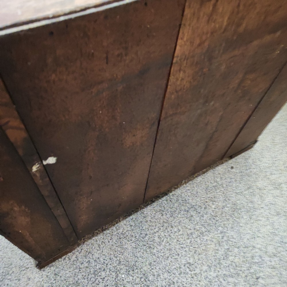 Georgian oak chest of drawers of small size  View V