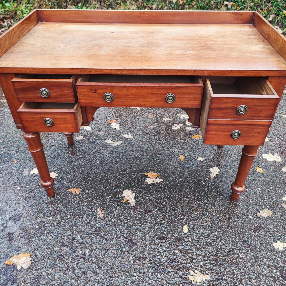 Fine antique mahogany writing table View III