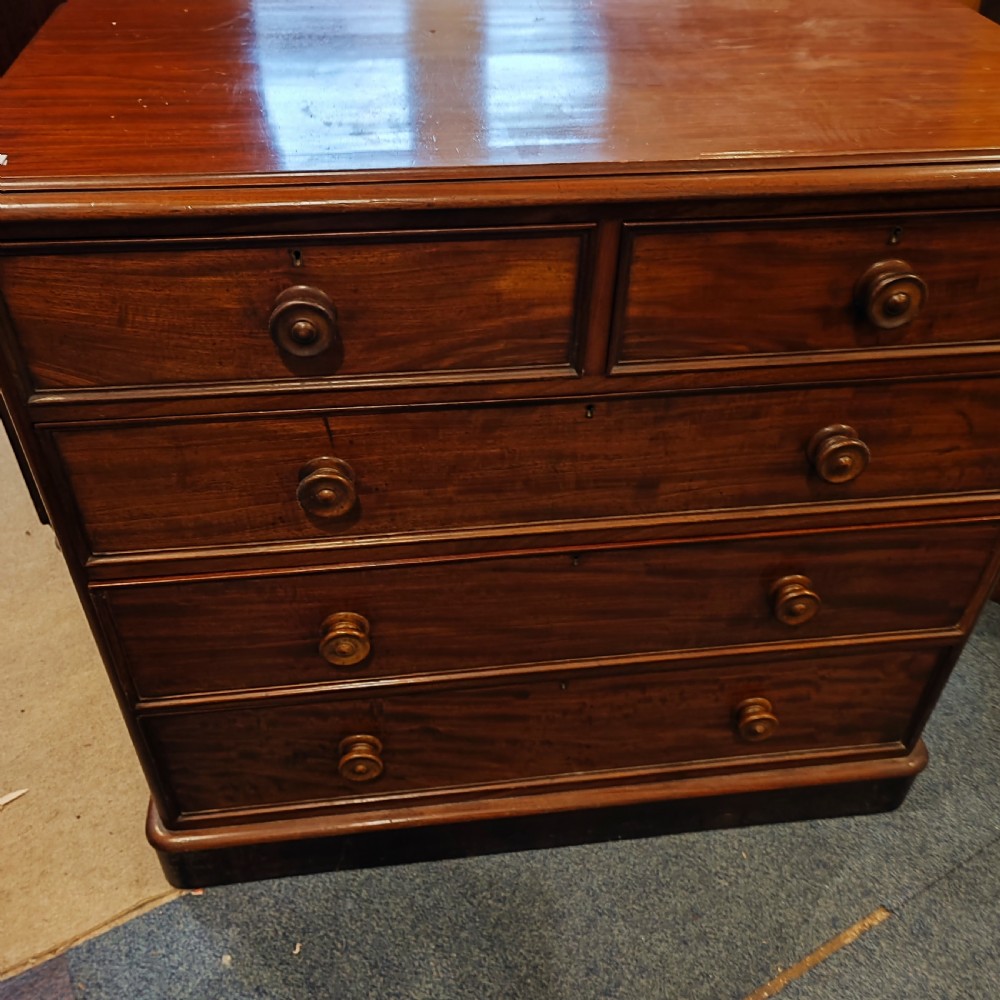Quality Victorian mahogany chest of drawers View VI
