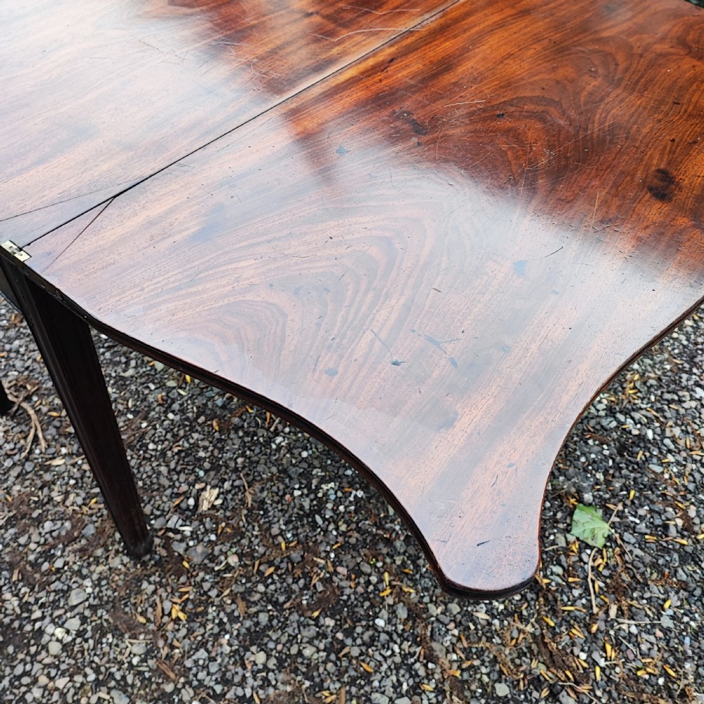 Fine Georgian serpentine mahogany tea table  View VI