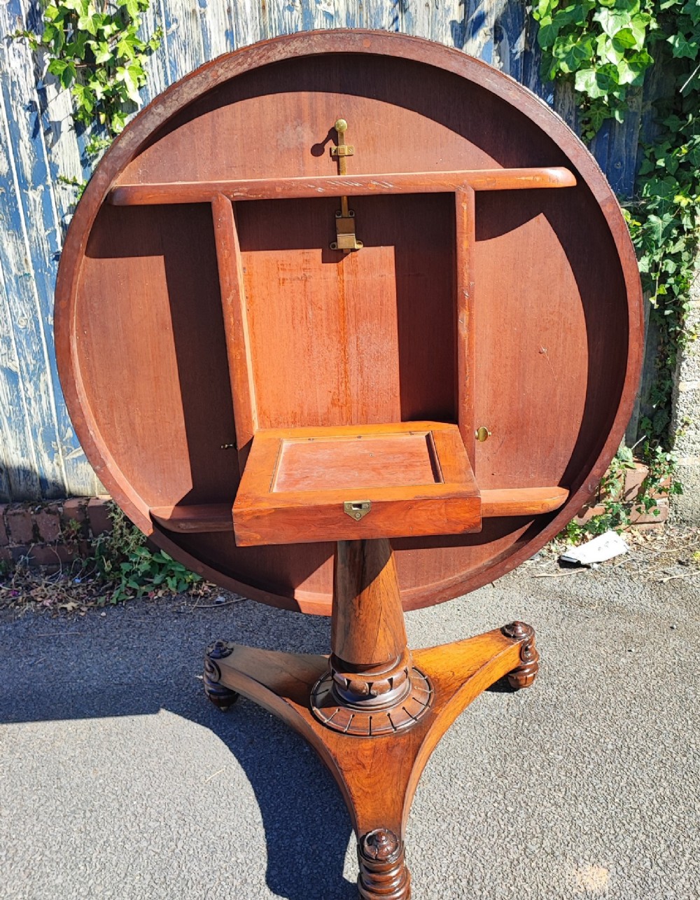 Superb regency rosewood circular dining table View VI