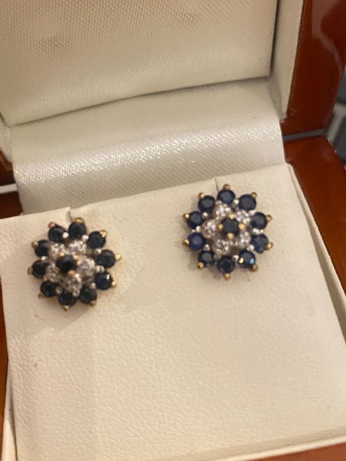 sapphire and diamond gold stud earrings - CATEGORY: ANTIQUE JEWELLERY - DATED 1960