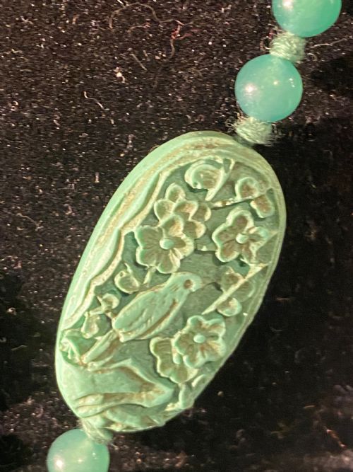 ORIENTAL ART DECO YUNNAN JADE CHALCEDONY AND CARVED VARIACITE NECKLACE - ADDITIONAL PHOTO 3