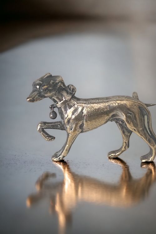 vintage silver broochpin of a sighthound - CATEGORY: ANTIQUE JEWELLERY - DATED 1950