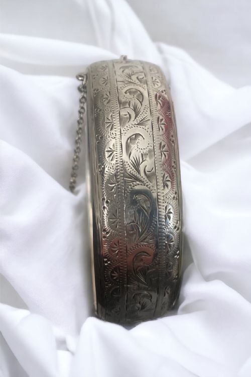 VINTAGE LARGE HINGED SILVER BANGLE - ADDITIONAL PHOTO 1