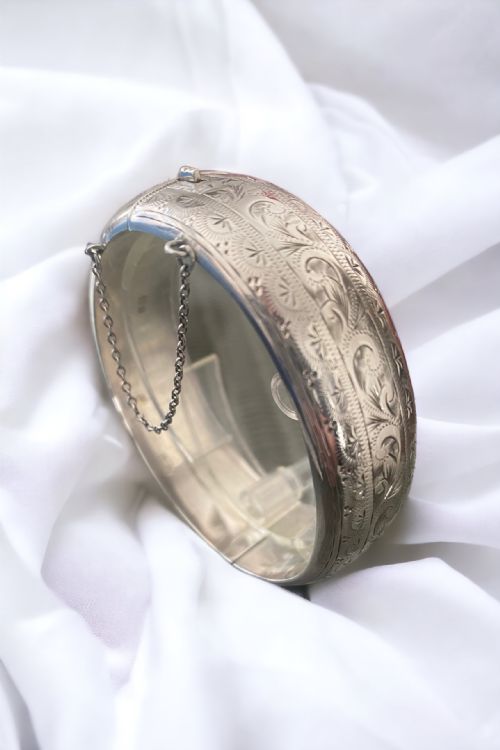 VINTAGE LARGE HINGED SILVER BANGLE - ADDITIONAL PHOTO 3