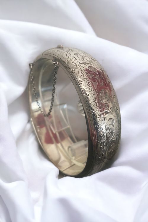 VINTAGE LARGE HINGED SILVER BANGLE - ADDITIONAL PHOTO 4