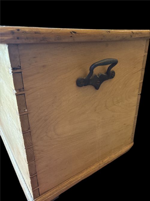 ANTIQUE PINE TRUNK - ADDITIONAL PHOTO 1
