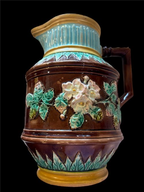 TWO ANTIQUE JUGS MAJOLICA AND DOULTON - ADDITIONAL PHOTO 1