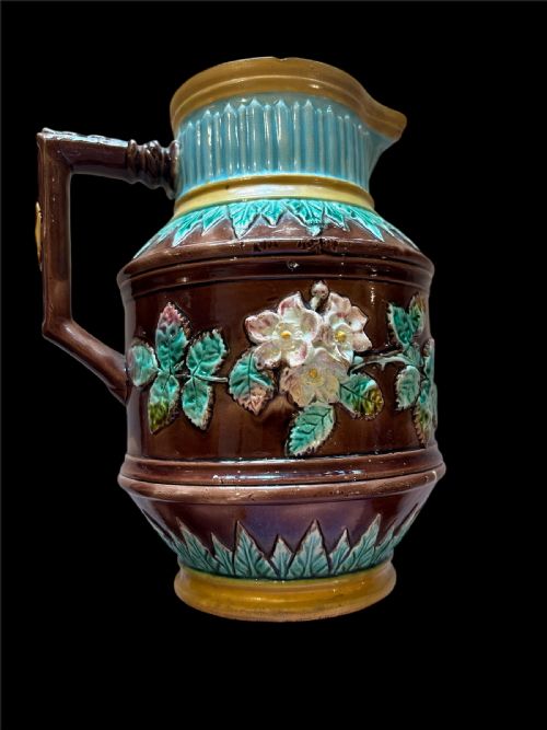 TWO ANTIQUE JUGS MAJOLICA AND DOULTON - ADDITIONAL PHOTO 3
